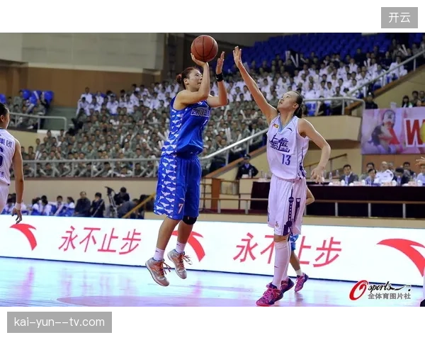 功勋球员姚明现场观战，上海久事俱乐部在成立三十周年之际圆梦总冠军
